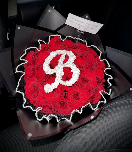 25 Rose with Custom Letter, Pearl Rim & Note ๐